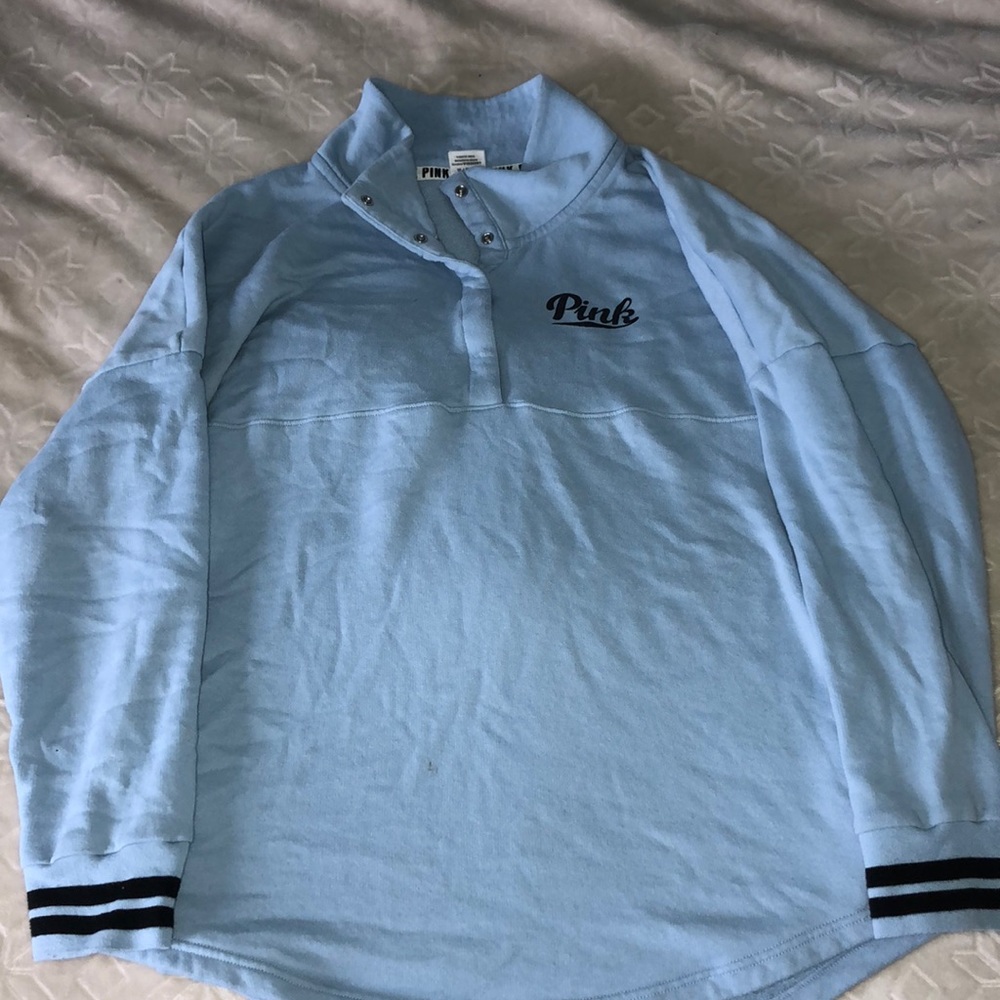 blue vs pink quarter button up
